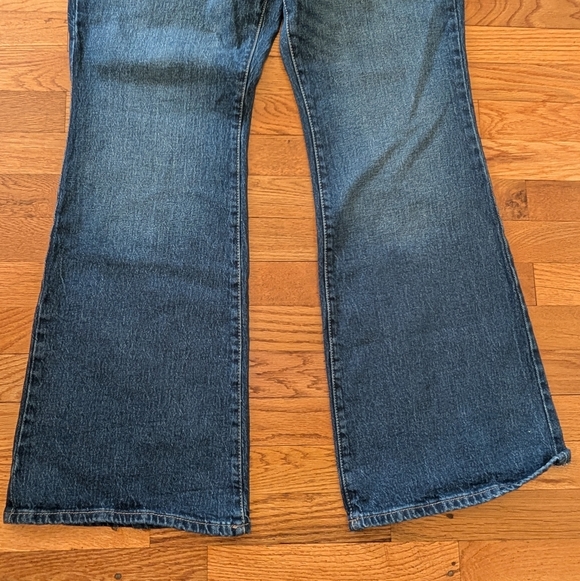 NWT U!iversal Thread High Rise Flare Jeans - Picture 5 of 7